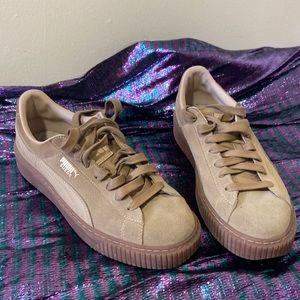 Suede Puma sneakers 9.5